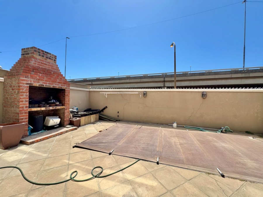 4 Bedroom Property for Sale in Zonnebloem Western Cape